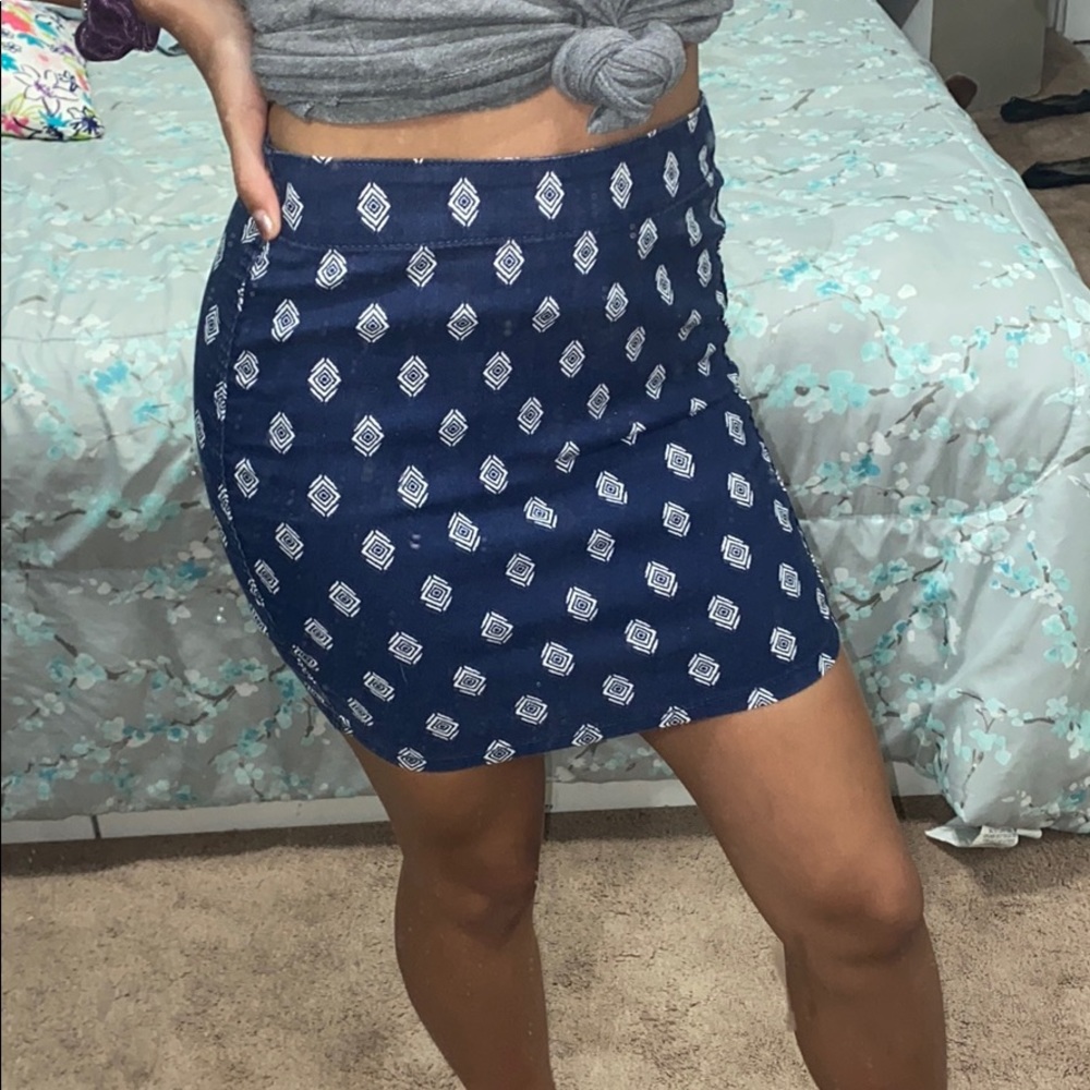 H&M Pattern pencil skirt